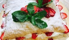 Вкусный тортик Мильфей от ресторана «Белфаст». Рестораны Омска